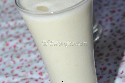 爆料奶昔香蕉怎么做视频,轻松学会健康美味饮品 第1张 爆料奶昔香蕉怎么做视频,轻松学会健康美味饮品 第1张